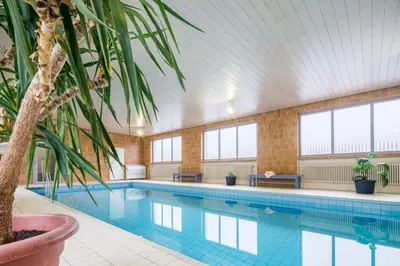 Der Swimmingpool an oder in der Nähe von Pension Haus Anny