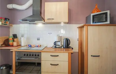 Küche/Küchenzeile in der Unterkunft 3 Bedroom Nice Apartment In Grenderich