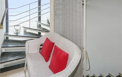 Ein Sitzbereich in der Unterkunft 3 Bedroom Nice Apartment In Grenderich