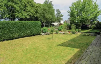 Ein Garten an der Unterkunft 3 Bedroom Nice Apartment In Grenderich