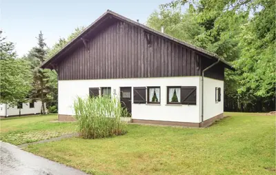 Das Gebäude in dem sich das Ferienhaus befindet