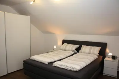 Ein Bett oder Betten in einem Zimmer der Unterkunft Moderne Ferienwohnung 