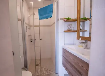 Ein Badezimmer in der Unterkunft Das Gästehaus in Valwig