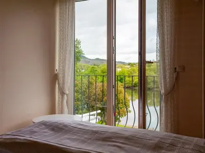 Ein allgemeiner Bergblick oder ein Berglick von der Pension aus