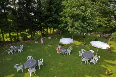 Ein Garten an der Unterkunft Hotel-Restaurant Birgeler Hof