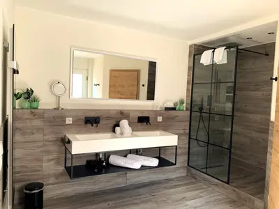 Ein Badezimmer in der Unterkunft Das Landhaus Apartments
