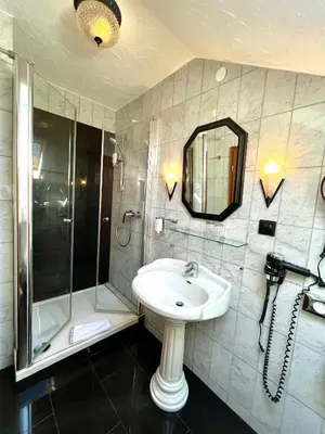 Ein Badezimmer in der Unterkunft Chalet am Kurpark