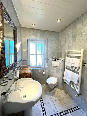 Ein Badezimmer in der Unterkunft Chalet am Kurpark