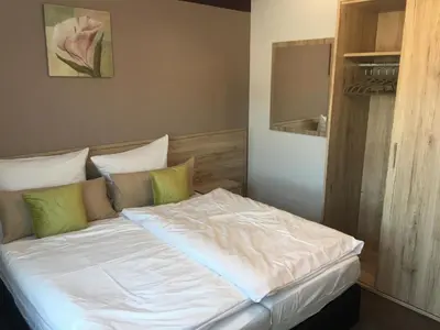 Ein Bett oder Betten in einem Zimmer der Unterkunft Hotel am Brünnchen
