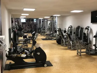 Das Fitnesscenter und/oder die Fitnesseinrichtungen in der Unterkunft Hotel am Brünnchen