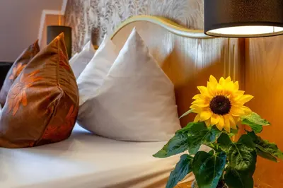 Ein Bett oder Betten in einem Zimmer der Unterkunft Goldener Pfropfenzieher