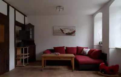 Ein Sitzbereich in der Unterkunft Ferienwohnung Röschen