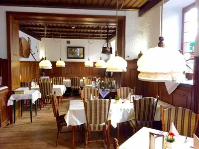 Ein Restaurant oder anderes Speiselokal in der Unterkunft Hotel Weingut Schützen