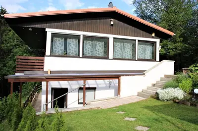 Das Gebäude in dem sich die Ferienwohnung befindet