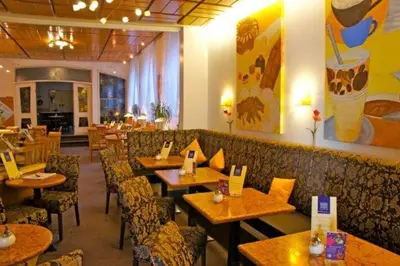 Ein Restaurant oder anderes Speiselokal in der Unterkunft Hotel Café Konditorei Köppel