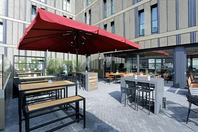 Ein Restaurant oder anderes Speiselokal in der Unterkunft sander Hotel