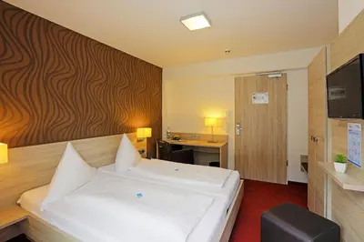 Ein Bett oder Betten in einem Zimmer der Unterkunft Lindenhof