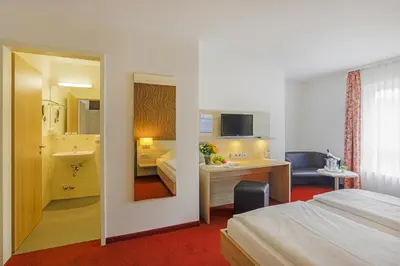 Ein Bett oder Betten in einem Zimmer der Unterkunft Lindenhof