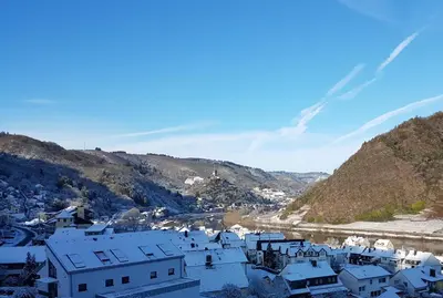 Ein allgemeiner Bergblick oder ein Berglick von der Ferienwohnung aus