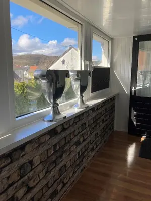 Ein allgemeiner Bergblick oder ein Berglick von des Ferienhauses aus
