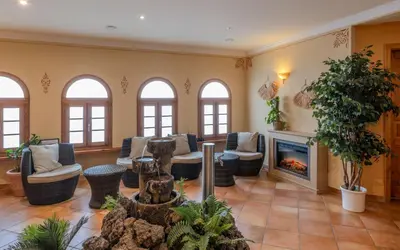 Ein Sitzbereich in der Unterkunft Hotel Am Eifelsteig