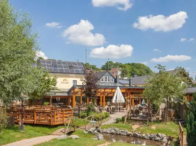 Ein Garten an der Unterkunft Hotel Am Eifelsteig