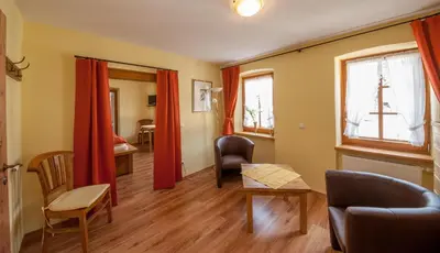 Ein Sitzbereich in der Unterkunft Hotel Am Eifelsteig