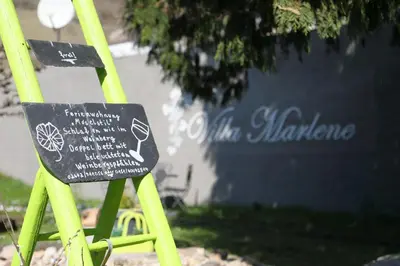 Ein Zertifikat, Auszeichnung, Logo oder anderes Dokument, das in der Unterkunft Villa Marlene ausgestellt ist