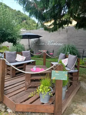 Ein Garten an der Unterkunft Villa Marlene