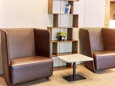 Ein Sitzbereich in der Unterkunft B&B Hotel Trier