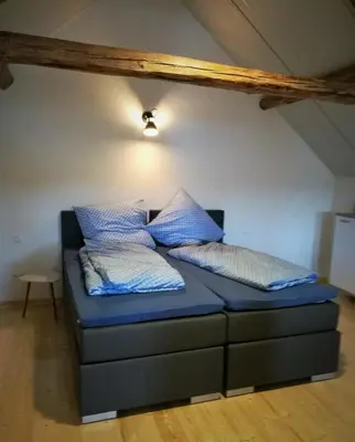 Ein Bett oder Betten in einem Zimmer der Unterkunft Beim Hooch 
