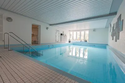 Der Swimmingpool an oder in der Nähe von Hotel Haus Erholung