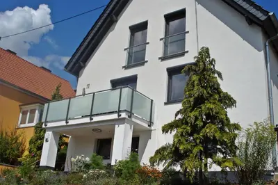 Das Gebäude in dem sich die Ferienwohnung befindet