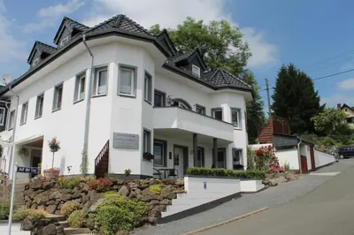 Das Gebäude in dem sich die Ferienwohnung befindet