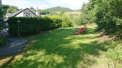 Ein Garten an der Unterkunft Gästehaus Ballmann