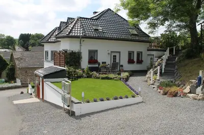 Ein Garten an der Unterkunft Gästehaus Ballmann