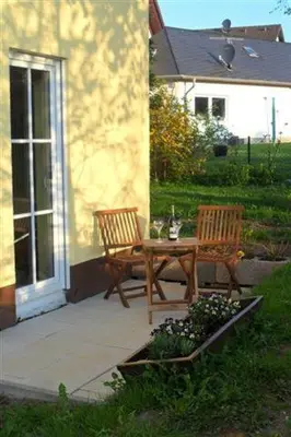 Ein Garten an der Unterkunft Zur alten Schreinerei