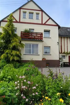 Ein Garten an der Unterkunft Zur alten Schreinerei