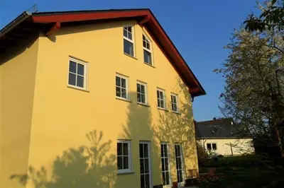 Das Gebäude in dem sich die Ferienwohnung befindet