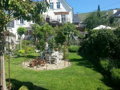 Ein Garten an der Unterkunft Das Rosenhaus