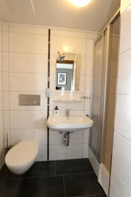 Ein Badezimmer in der Unterkunft Gästehaus Am Römerbad