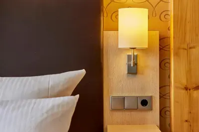 Ein Bett oder Betten in einem Zimmer der Unterkunft Weinhotel Mayer
