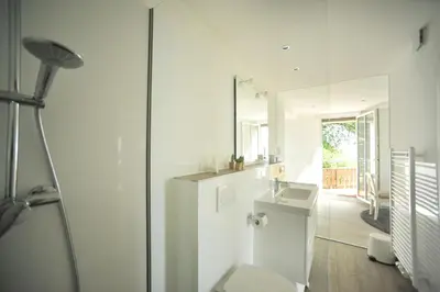 Ein Badezimmer in der Unterkunft das Rebenhaus