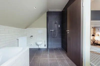 Ein Badezimmer in der Unterkunft Hotel Goldene Traube - by Neugart