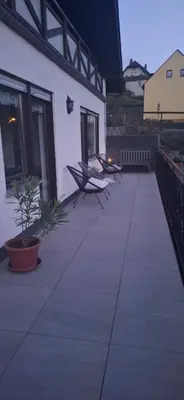 Das Gebäude in dem sich das Ferienhaus befindet