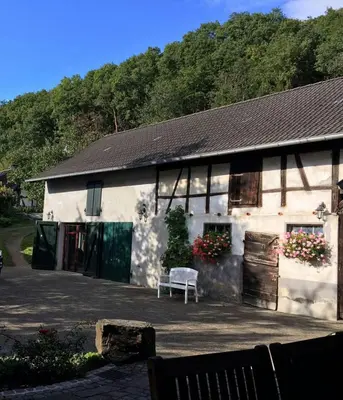 Das Gebäude in dem sich das Ferienhaus befindet