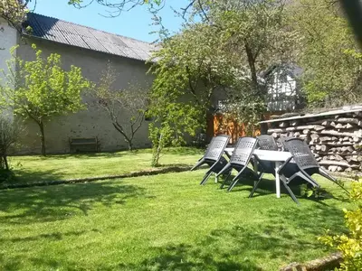 Ein Garten an der Unterkunft Ferienhaus im Nürburgring