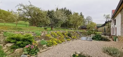 Ein Garten an der Unterkunft Ferienhaus Vulkaneifel Landhaus Loogh