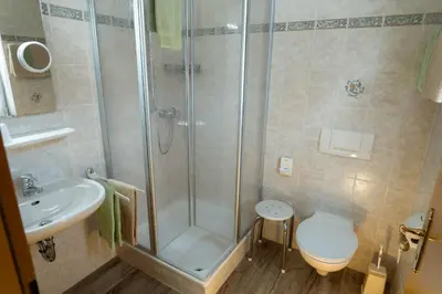 Ein Badezimmer in der Unterkunft Weingut und Gästehaus Holger Alt