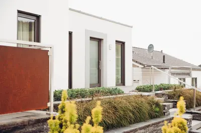 Das Gebäude in dem sich die Ferienwohnung befindet